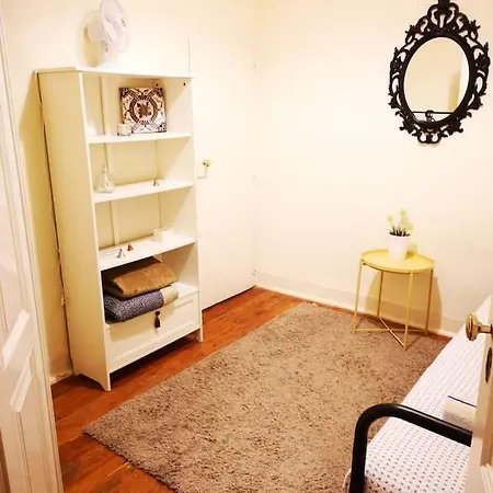 Spacious In Graca Main Street