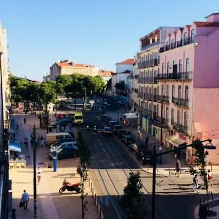 Spacious In Graca Main Street Lisboa