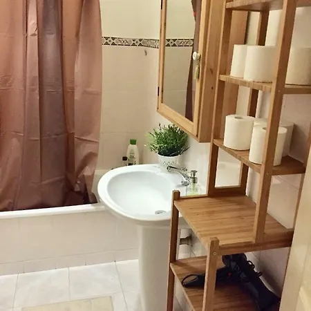 Spacious In Graca Main Street